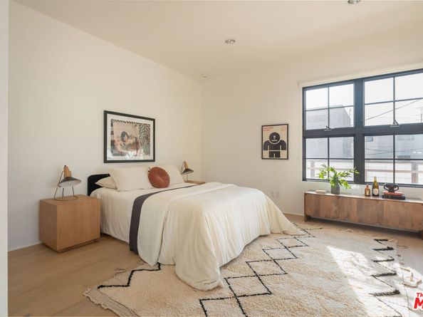 509 Santa Clara Avenue, Venice CA 90291