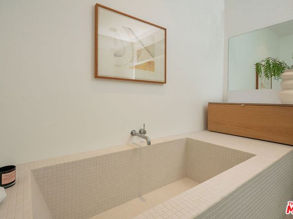 509 Santa Clara Avenue, Venice CA 90291