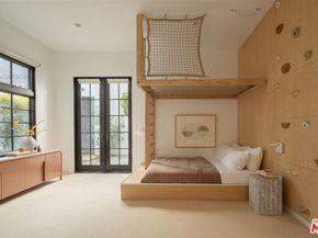 509 Santa Clara Avenue, Venice CA 90291