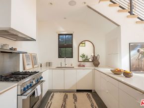 509 Santa Clara Avenue, Venice CA 90291