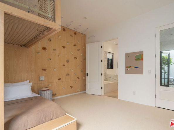 509 Santa Clara Avenue, Venice CA 90291