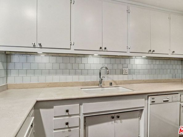 1400 N Sweetzer Avenue 406, West Hollywood CA 90069