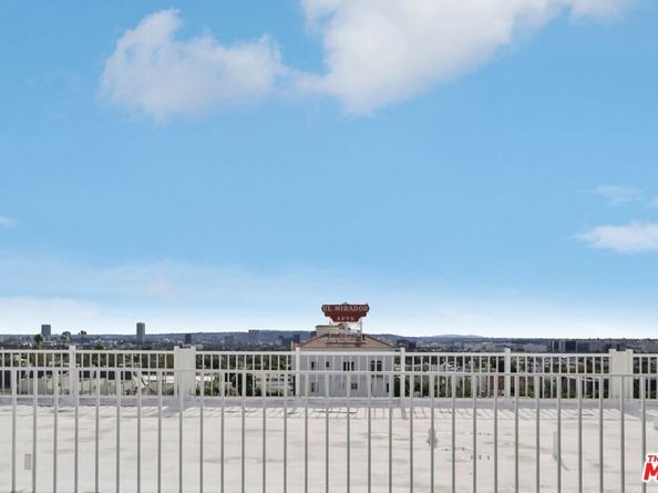 1400 N Sweetzer Avenue 406, West Hollywood CA 90069