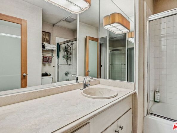 1400 N Sweetzer Avenue 406, West Hollywood CA 90069