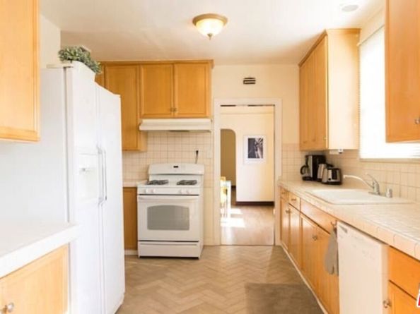 611 N BEACHWOOD Drive, Los Angeles CA 90004