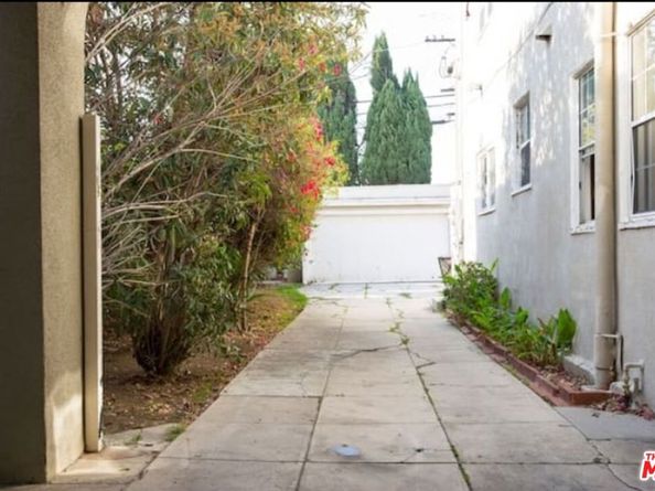 611 N BEACHWOOD Drive, Los Angeles CA 90004