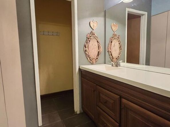 8601 International Avenue 210, Canoga Park CA 91304