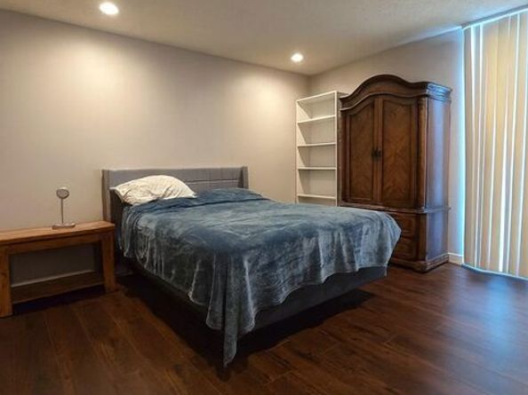 8601 International Avenue 210, Canoga Park CA 91304