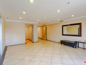 956 S Wilton Place 305, Los Angeles CA 90019