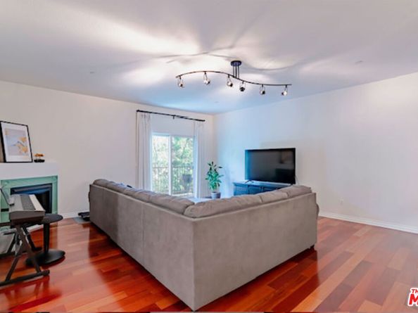 956 S Wilton Place 305, Los Angeles CA 90019