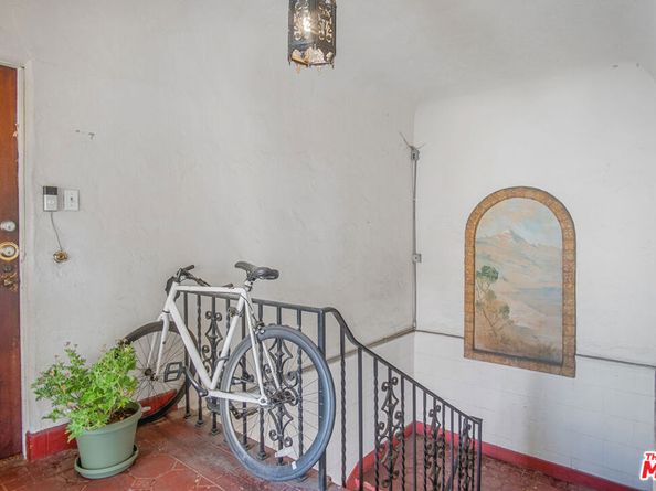 712 S Stanley Avenue, Los Angeles CA 90036