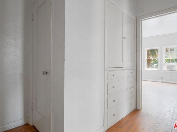 712 S Stanley Avenue, Los Angeles CA 90036