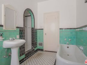 712 S Stanley Avenue, Los Angeles CA 90036