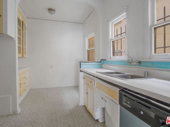 712 S Stanley Avenue, Los Angeles CA 90036