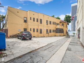 712 S Stanley Avenue, Los Angeles CA 90036