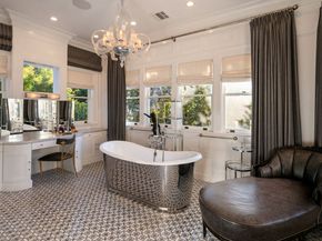 601 S Windsor Boulevard, Los Angeles CA 90005