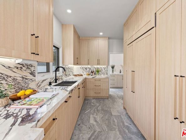 802 S Cochran Avenue, Los Angeles CA 90036