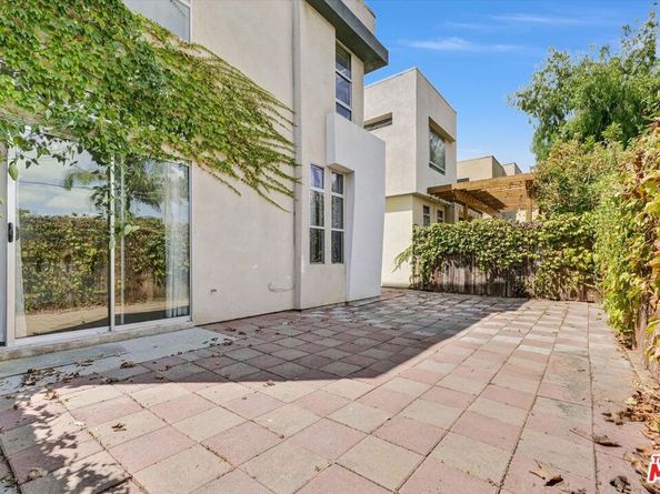 2279 Santa Ana Boulevard, Los Angeles CA 90059