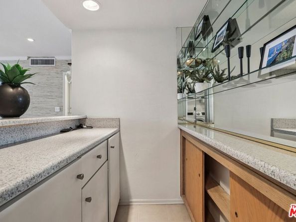 4915 Tyrone Avenue 102, Sherman Oaks CA 91423
