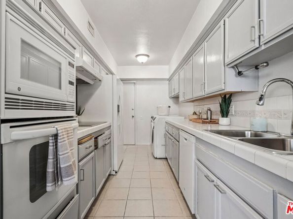 4915 Tyrone Avenue 102, Sherman Oaks CA 91423