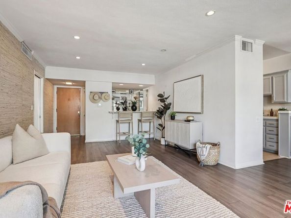 4915 Tyrone Avenue 102, Sherman Oaks CA 91423