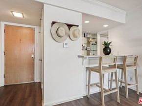 4915 Tyrone Avenue 102, Sherman Oaks CA 91423