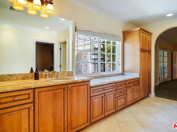 10655 Camarillo Street, Toluca Lake CA 91602