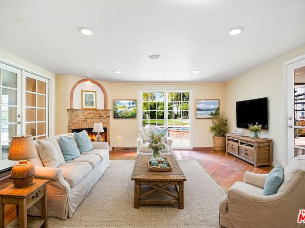 10655 Camarillo Street, Toluca Lake CA 91602