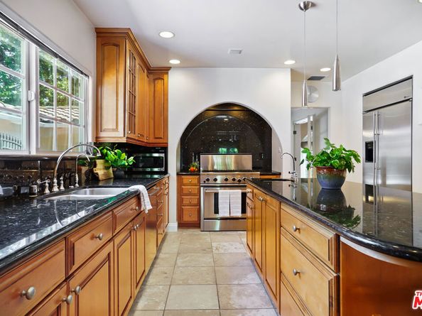 10655 Camarillo Street, Toluca Lake CA 91602