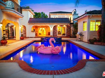 10655 Camarillo Street