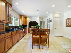 10655 Camarillo Street, Toluca Lake CA 91602