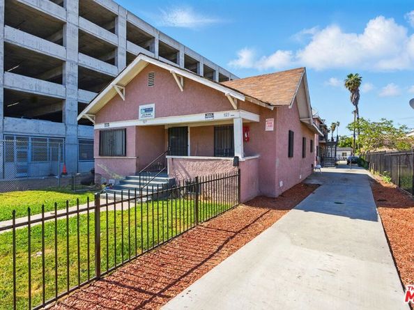 925 W 84th Street, Los Angeles CA 90044