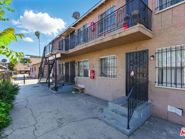 925 W 84th Street, Los Angeles CA 90044