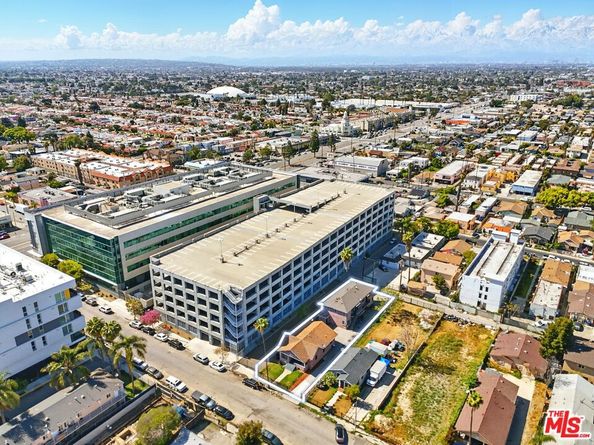 925 W 84th Street, Los Angeles CA 90044