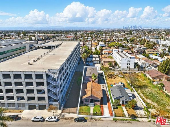 925 W 84th Street, Los Angeles CA 90044