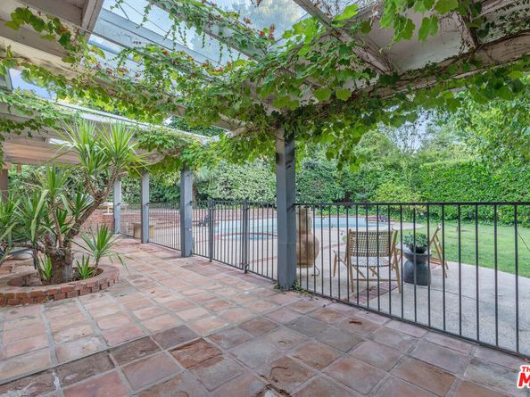 4835 Corbin Avenue, Tarzana CA 91356