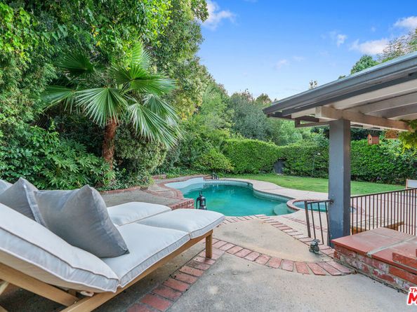 4835 Corbin Avenue, Tarzana CA 91356