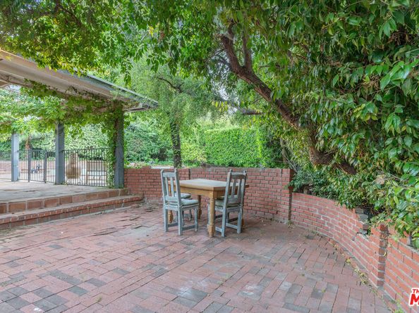 4835 Corbin Avenue, Tarzana CA 91356