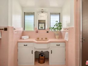 4155 Madison Avenue, Culver City CA 90232