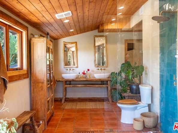 22068 Topanga School Road, Topanga CA 90290