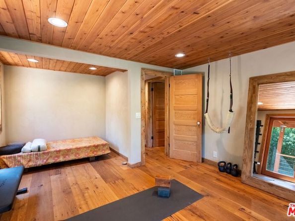 22068 Topanga School Road, Topanga CA 90290