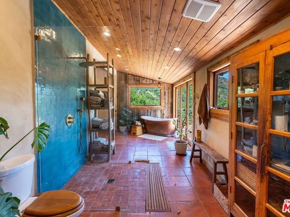 22068 Topanga School Road, Topanga CA 90290