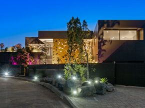 2341 Gloaming Way, Beverly Hills CA 90210