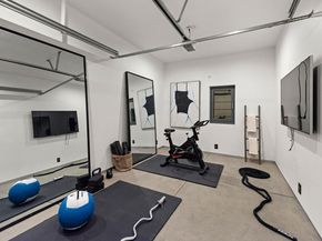 2341 Gloaming Way, Beverly Hills CA 90210