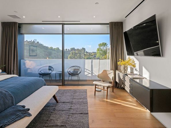 2341 Gloaming Way, Beverly Hills CA 90210