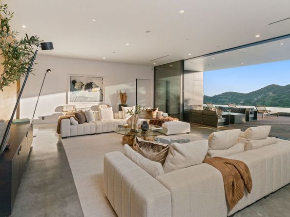 2341 Gloaming Way, Beverly Hills CA 90210