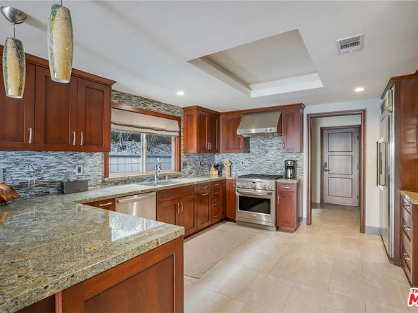 18074 Coastline Drive, Malibu CA 90265