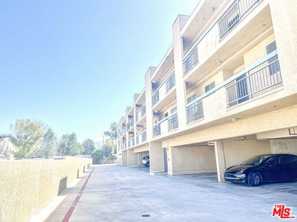 9014 Burnet Avenue 208, North Hills CA 91343