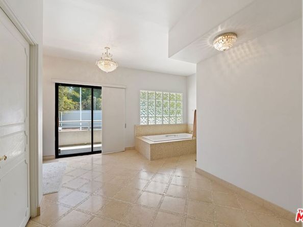 15656 Crownridge Place, Sherman Oaks CA 91403