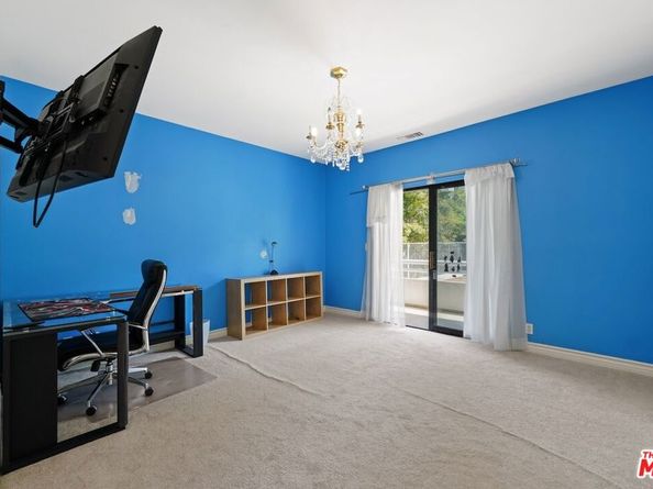 15656 Crownridge Place, Sherman Oaks CA 91403